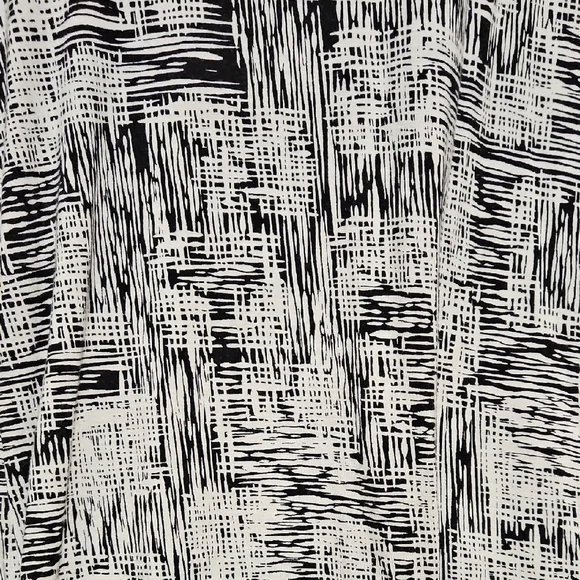 Nine West Black and White Patterned Short Sleeve Top - Picture 5 of 6